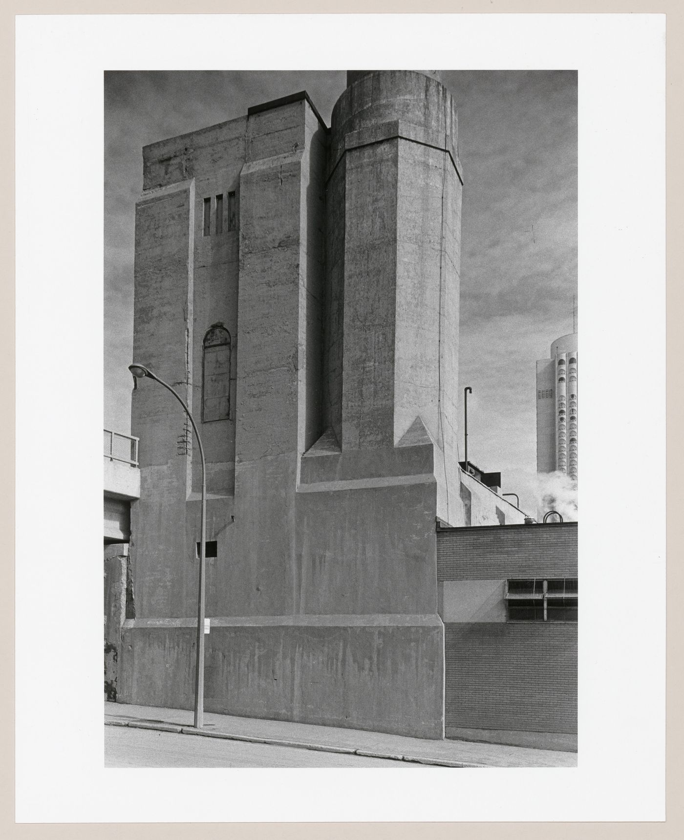View of the steam plant on the northeast corner of rue Mountain and rue Saint-Antoine, Montréal, Québec