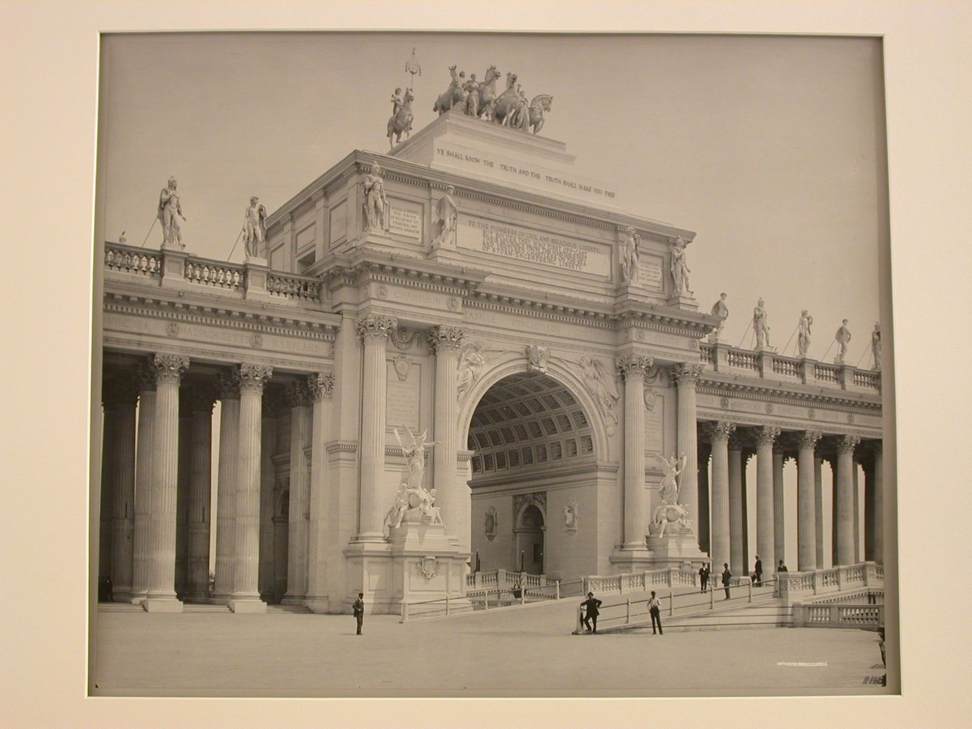 World's Columbian Exposition, Central Arch of Colonnade
