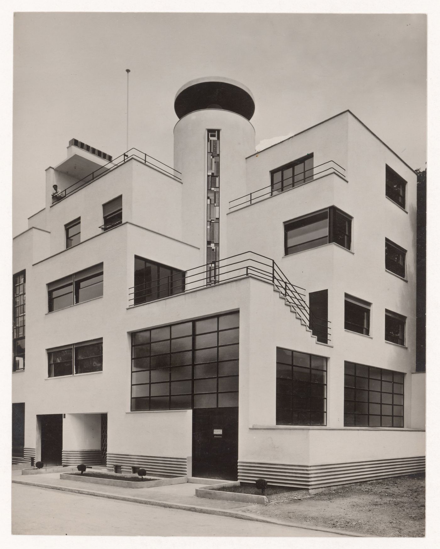 Exterior view of Jan and Joel Martel's home and studio, Mallet-Stevens road in the 16th arrondissement, Paris, France