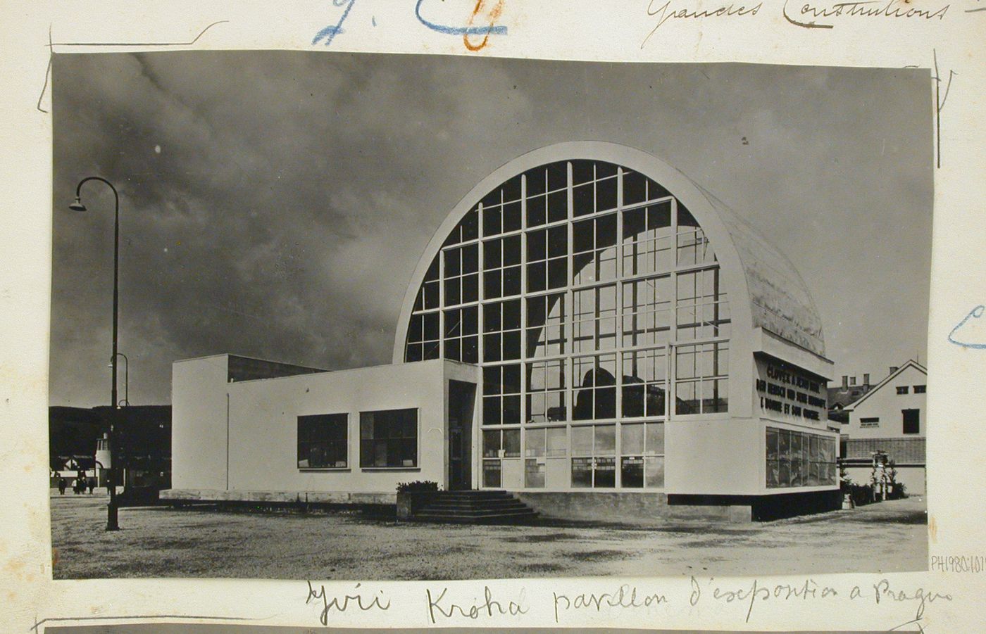 Pavillon d'exposition à Prague. Jiri Kroha