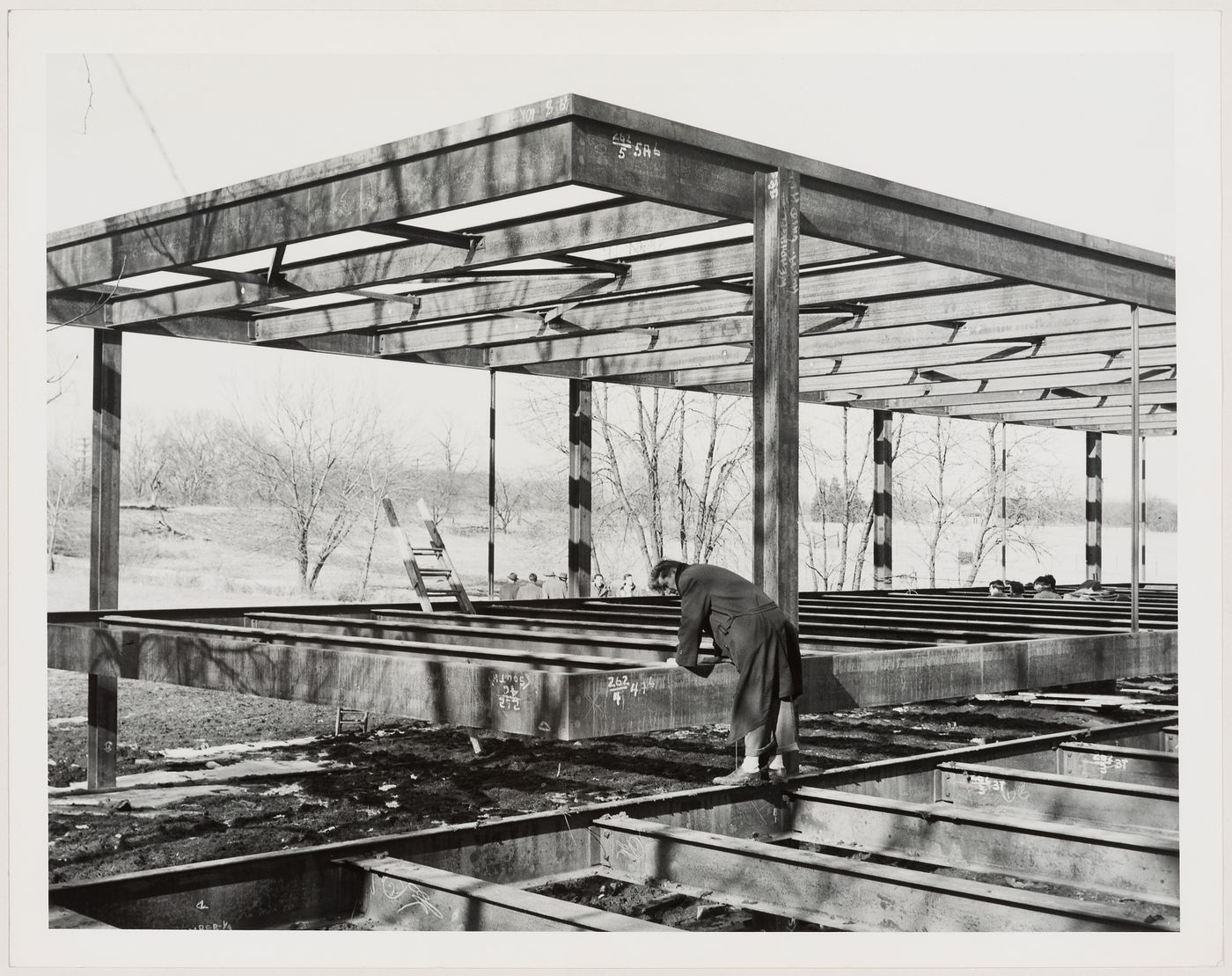 Farnsworth House (Plano, Illinois), under construction