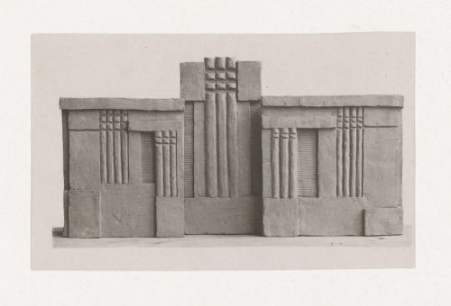 Photograph of a student model on the topic "Construction of Frontal Surface Based on Vertical, Horizontal and Inclined Combination of Two or More Rhythmical Rows" for the "Space" course at the Vkhutemas, Moscow
