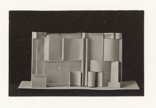 Photograph of a student model on the topic "Complex Frontal Composition Based on Nuance and Contrast Combination of Plastic and Shade and Using Elements of Rhythm" for the "Space" course at the Vkhutemas, Moscow