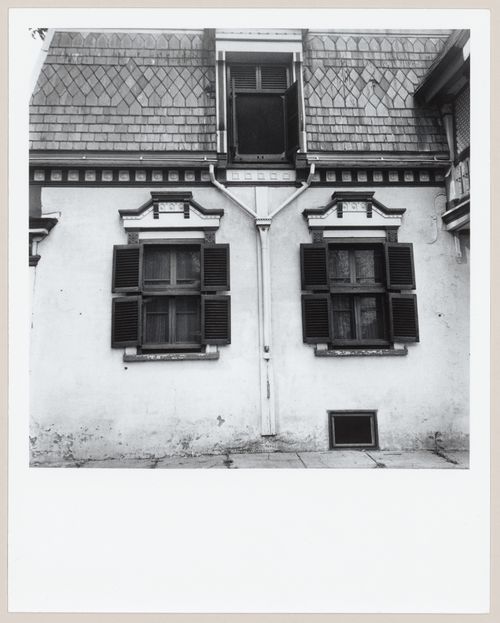 Vue partielle d'une maison sur la 2e Avenue (aujourd'hui rue Pierre-Boucher), Boucherville, Québec