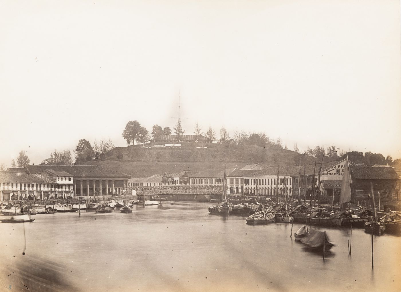 View of Elgin Bridge with the godowns of Tan Kim Seng on the left and those of Baba Yeow Kim Swee on the right and