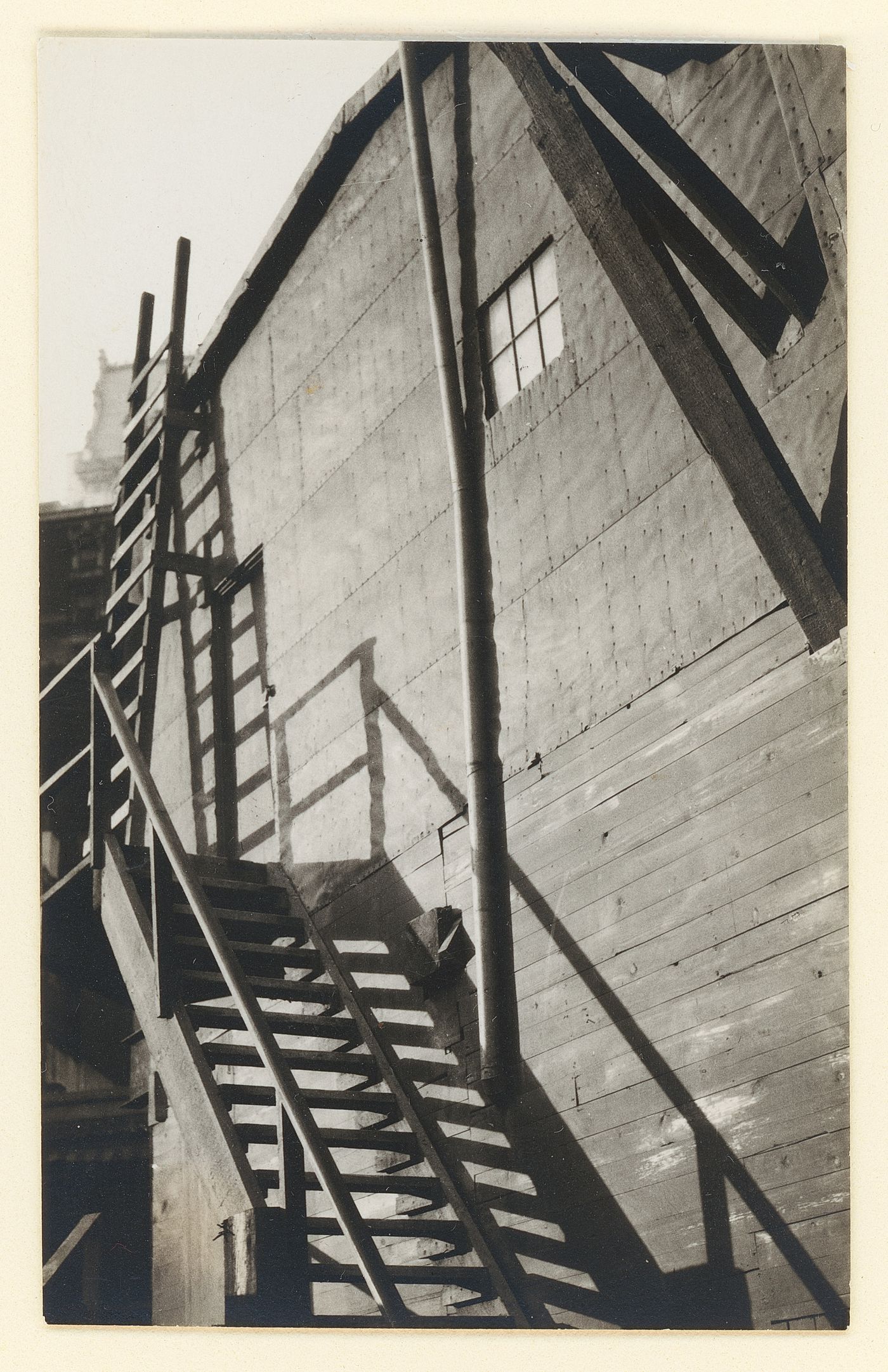 Stairs and ladder: side of house