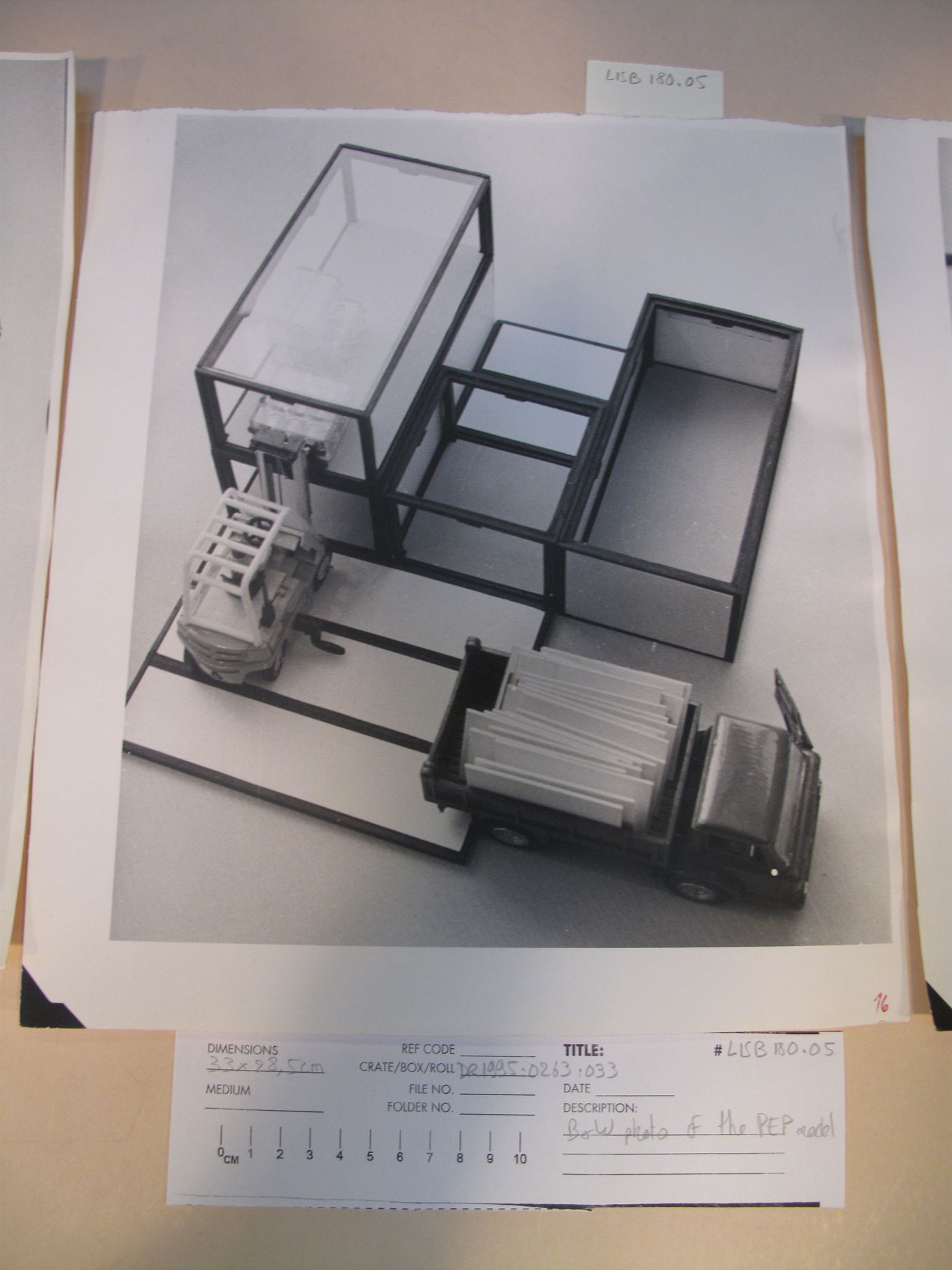 McAppy: view of elements from the model for the Portable Enclosures Programme (portable enclosures with a forklift and a truck)