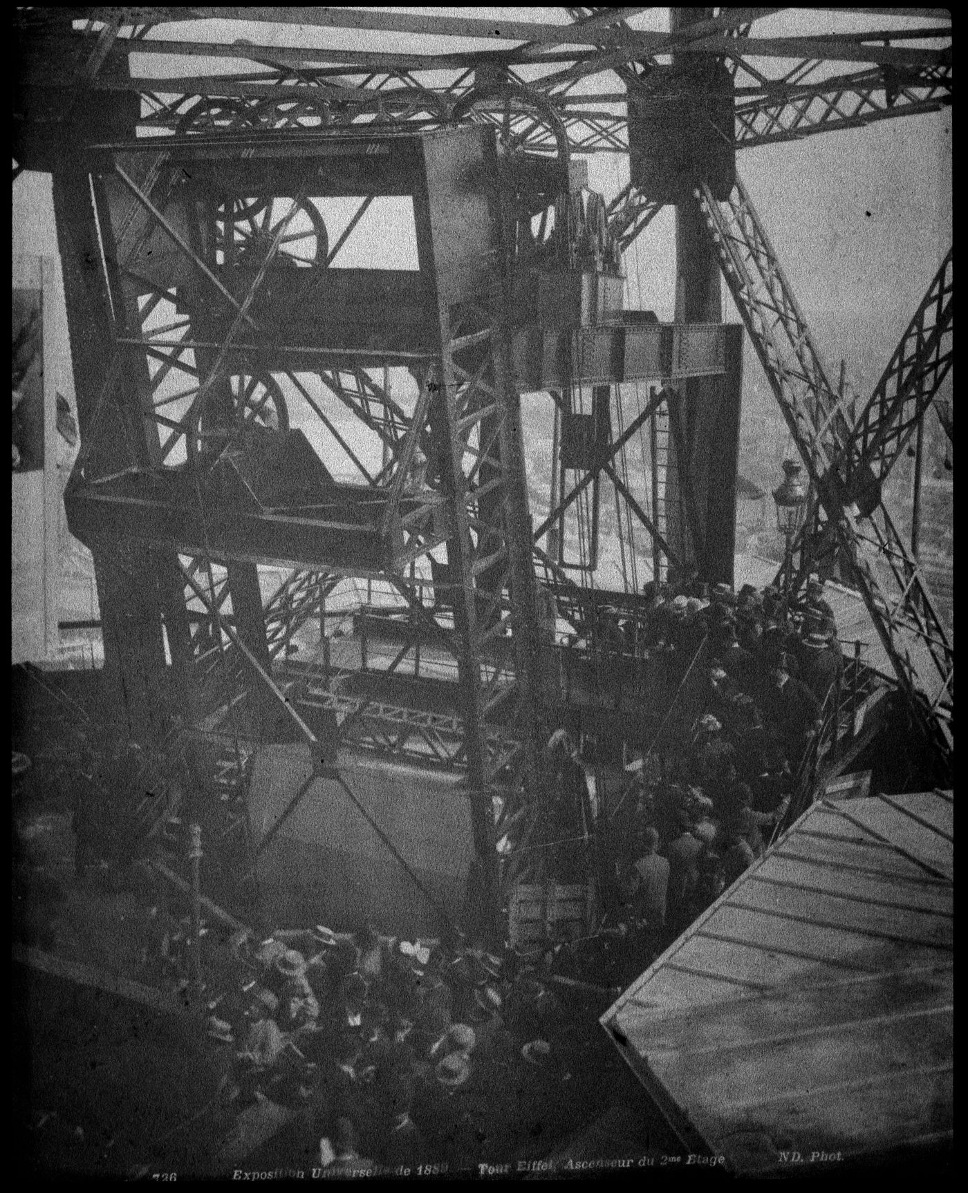 Plate from album ''La Tour Eiffel''