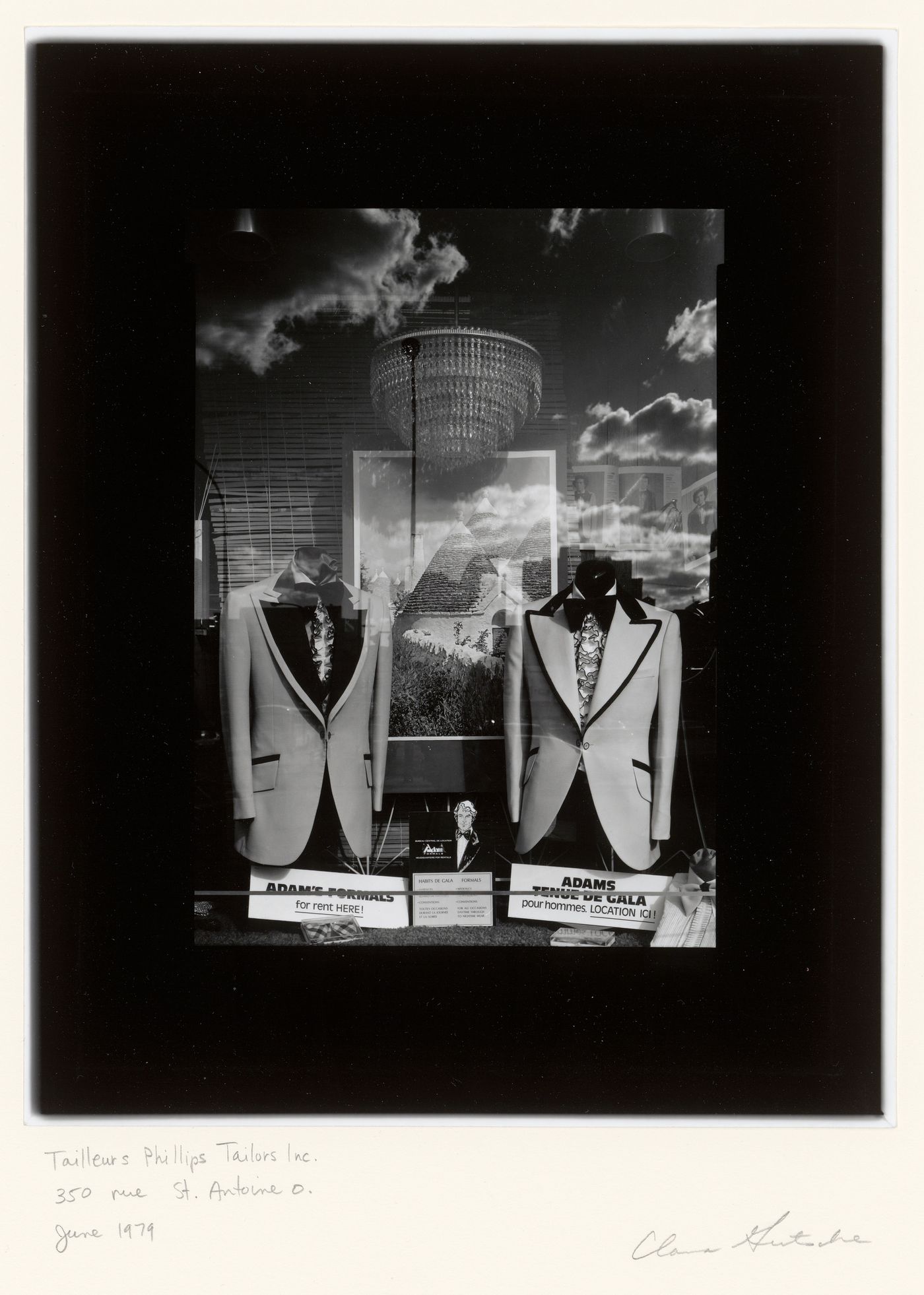 View of a display window of the Phillips Tailors store, 350 rue Saint-Antoine Ouest, Montréal, Québec