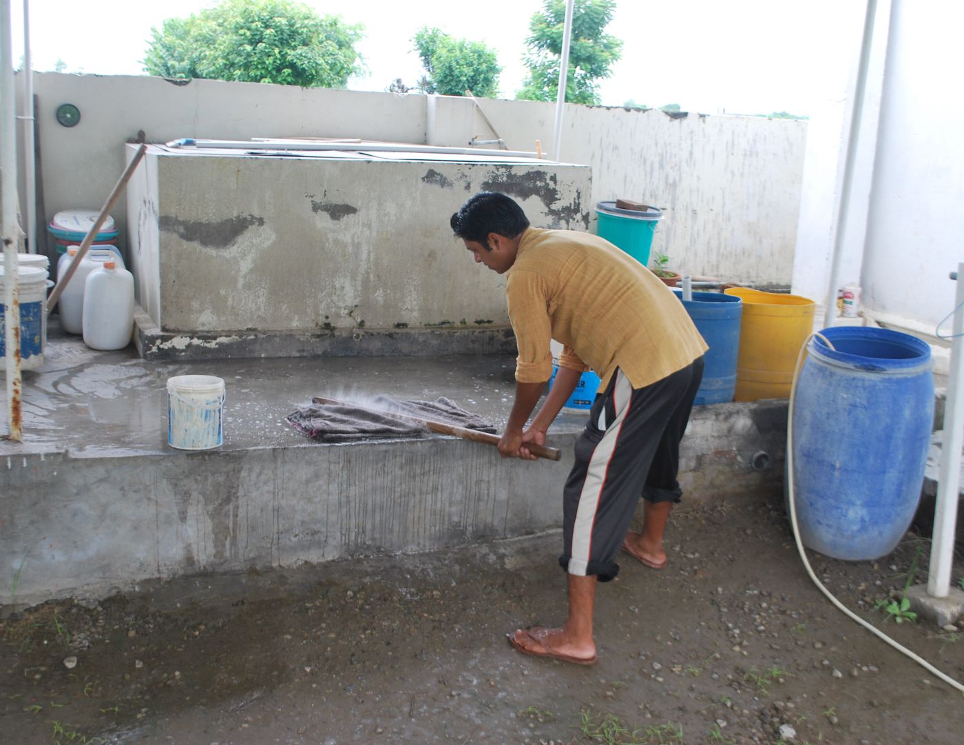 Weavers' Studio : washing