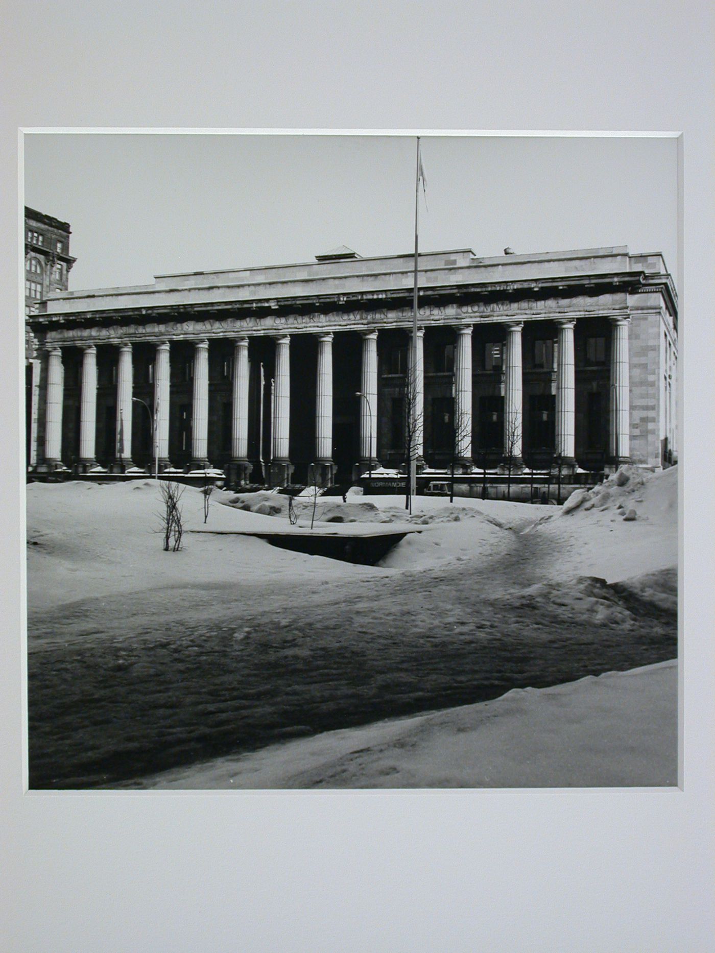 Architectural sculptures in Montréal: 1840-1940