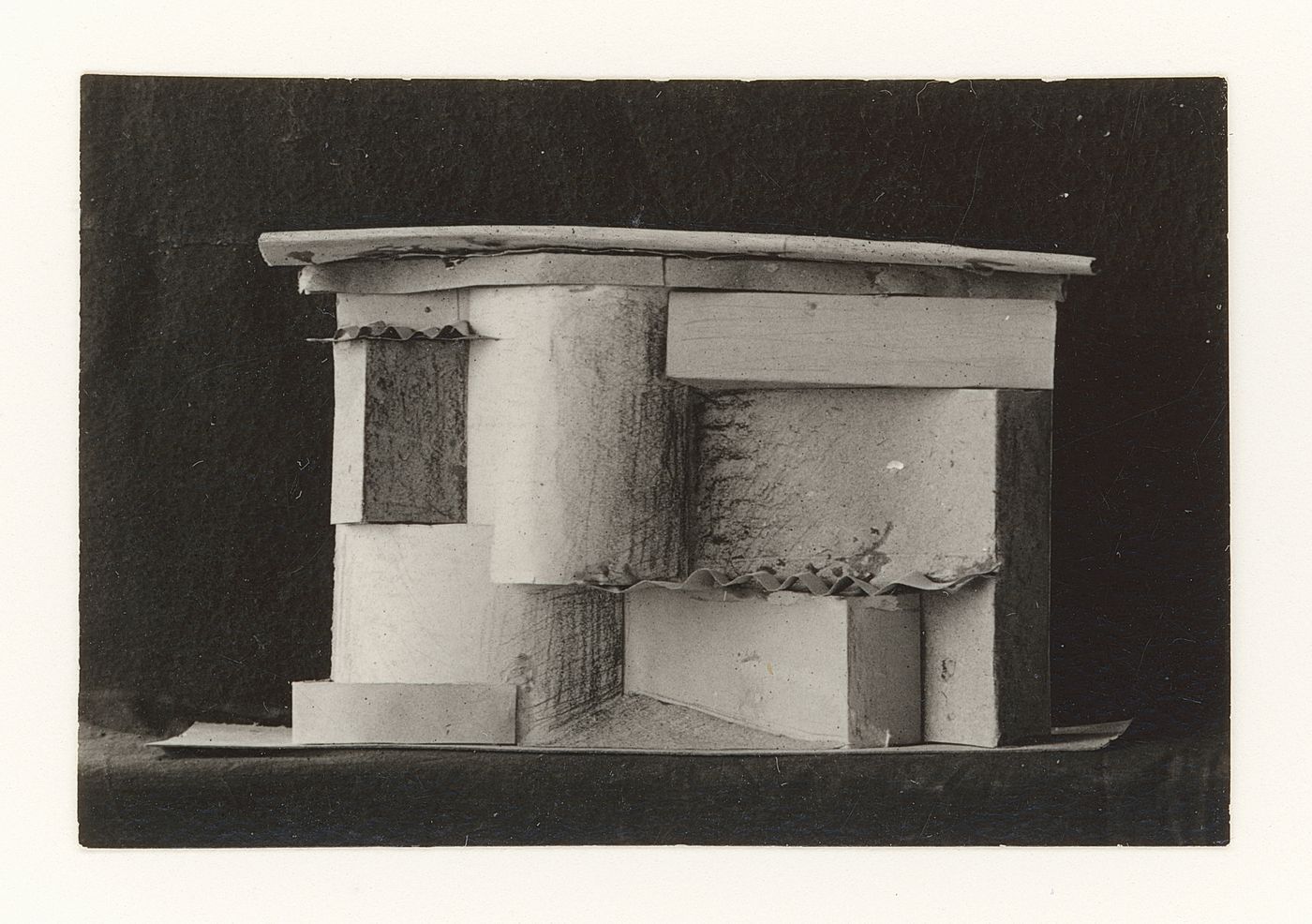 Photograph of a student model on the topic "Complex Frontal Composition Based on Nuance and Contrast Combination of Plastic and Shade and Using Elements of Rhythm" for the "Space" course at the Vkhutemas, Moscow