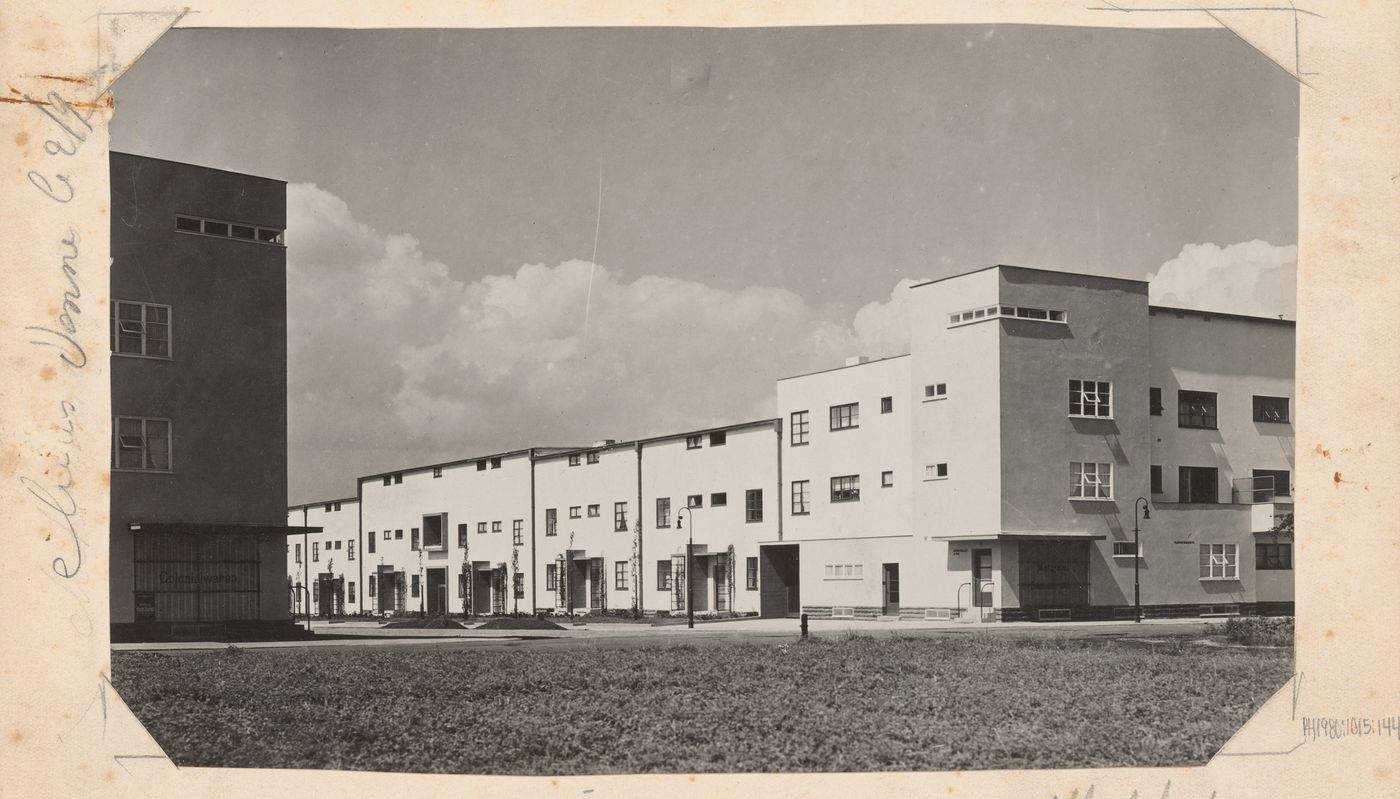 Cité ouvrière à Francfort. Allemagne. E. May, architecte à Francfort. Collaborateurs: E. Kaufman et Rudloff, architectes