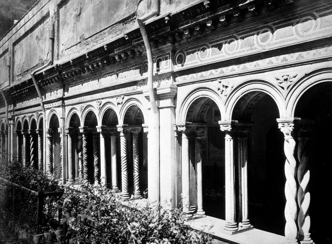 Plate from album ''Views of Italy, Monaco, Algers, Lisbonne, Gibraltar and Montserrat by various photographers''