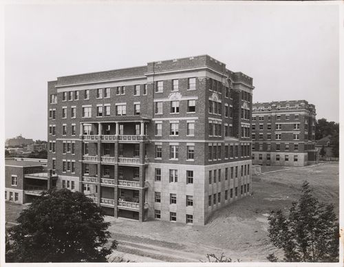 View of the lateral façades of Institut Nazareth (now the Centre Hospitalier Côte-des-Neiges), 4565 chemin Queen-Mary, Montréal, Québec