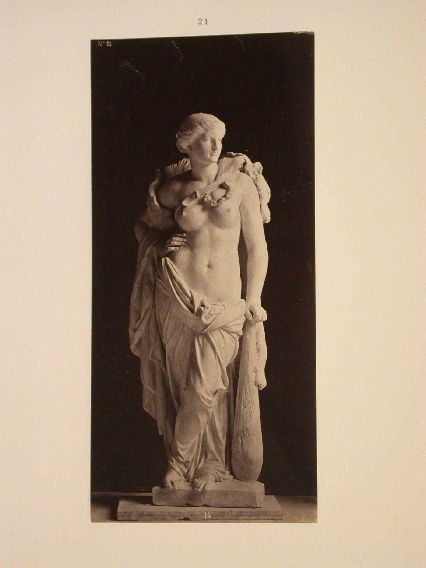 Statues dans le Grand foyer. La Force [de] Eude