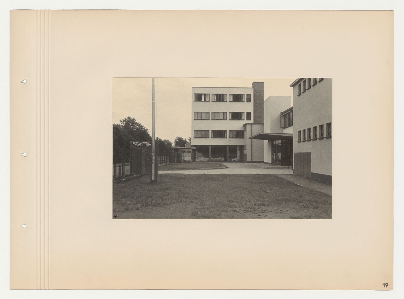 View of the main entrance and employees' building of the Budge Foundation Old People's Home, Frankfurt am Main, Germany