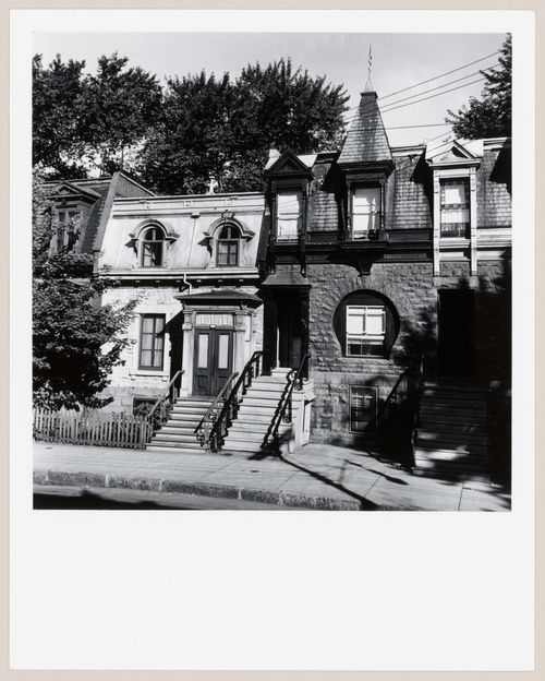 Façades de maisons en rangée, rue Saint-Mathieu, Montréal, Québec