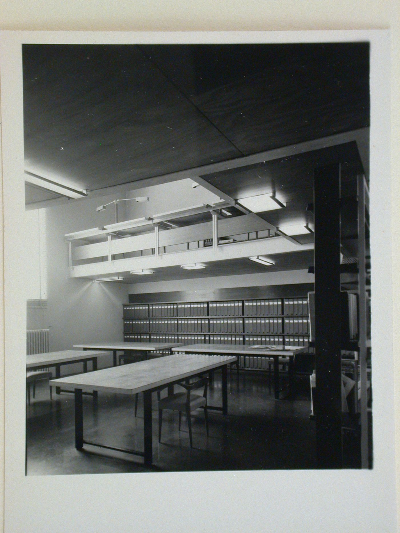 Interior view of the reading room showing tables, chairs, bookshelves and a gallery, Gabinetto disegni e stampe degli Uffizi, Galleria degli Uffizi, Florence, Italy