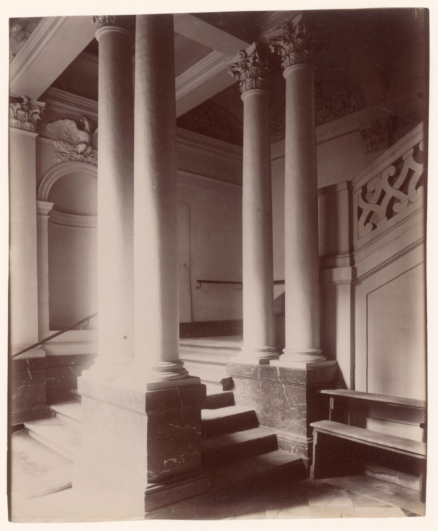 Hôtel de Beauvais: Interior entrance with columns and staircase, Paris, France