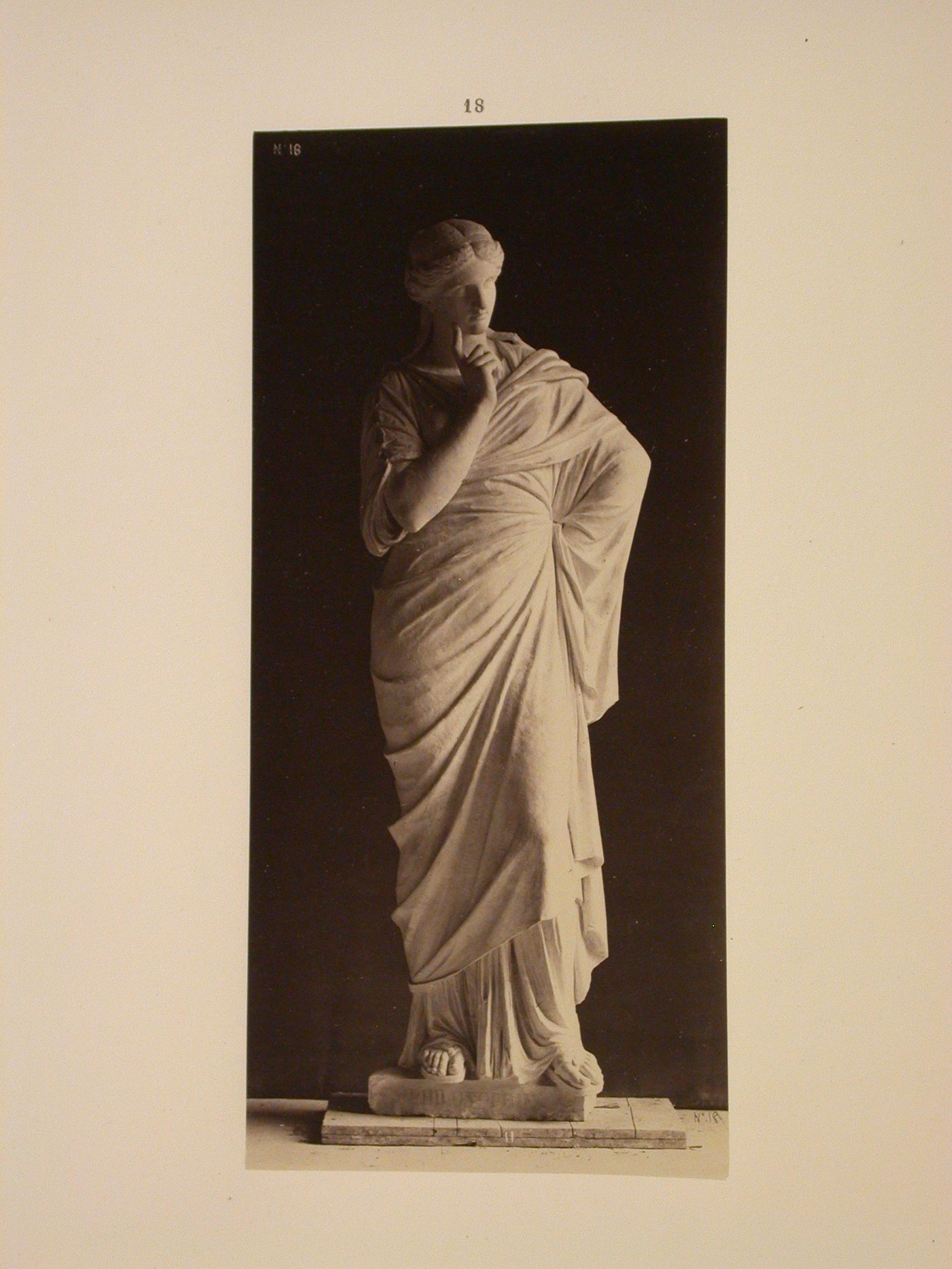 Statues dans le Grand foyer. La Philosophie [de] Tournois