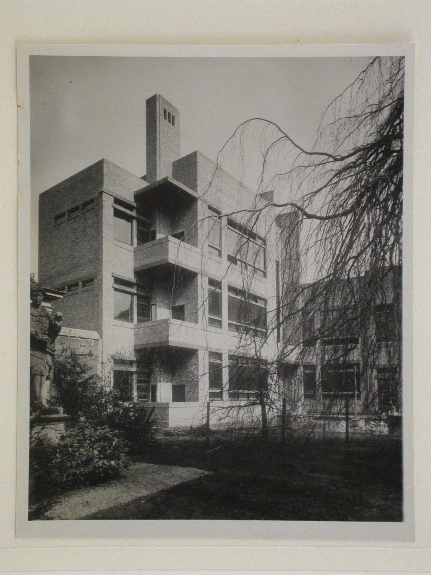 Stedelik Gymnasium te Haarlem. J.W. E. Buys, architect, 62 Hatenlaan Den Haag