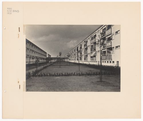View of garden and apartment houses in the Hellerhof Housing Estate, Frankfurt am Main, Germany