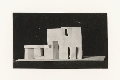 Photograph of a student model on the topic "Complex Frontal Composition Based on Nuance and Contrast Combination of Plastic and Shade and Using Elements of Rhythm" for the "Space" course at the Vkhutemas, Moscow