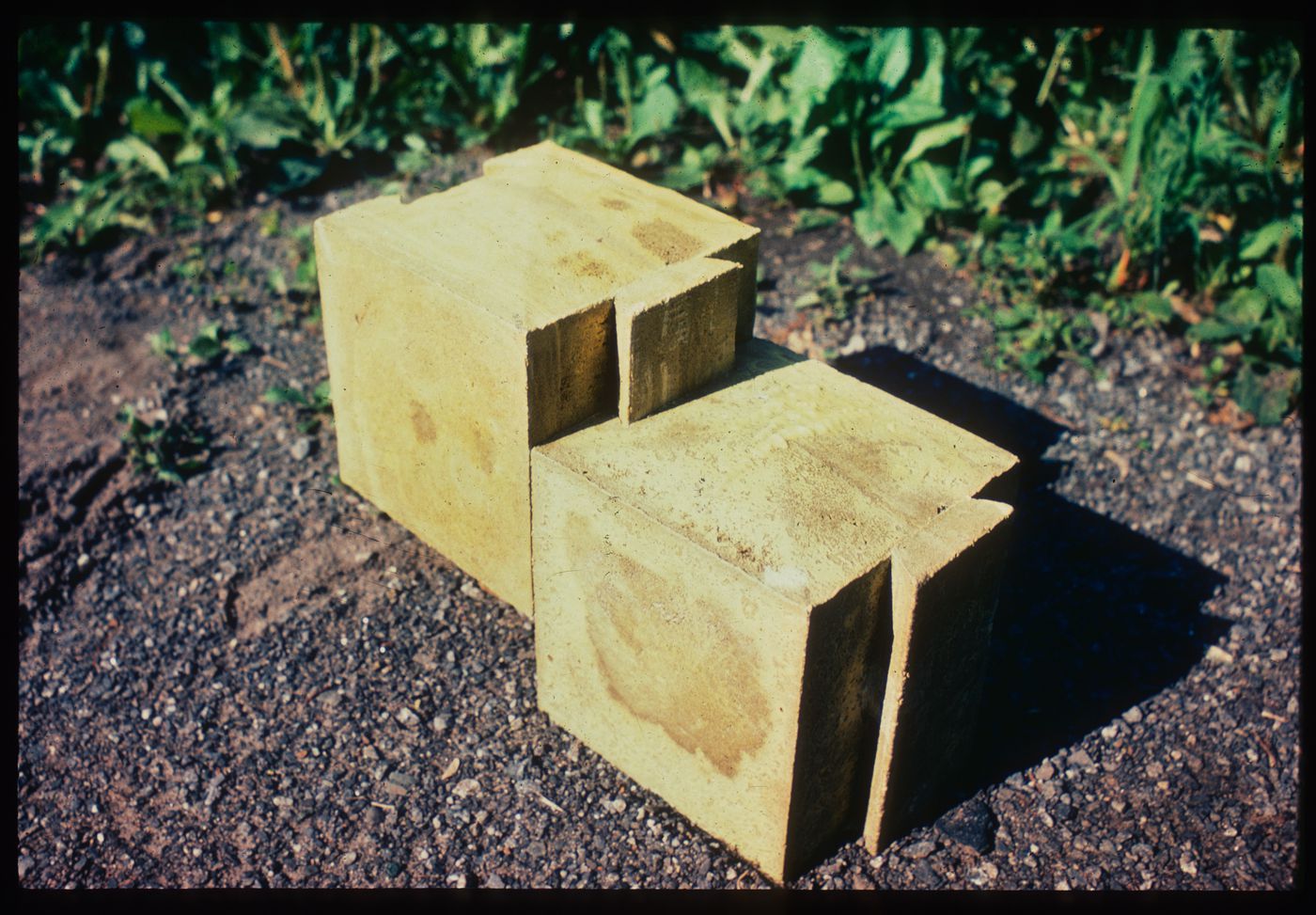 Interlocking sulphur concrete blocks (image for an illustrated lecture on construction technology using sulphur)
