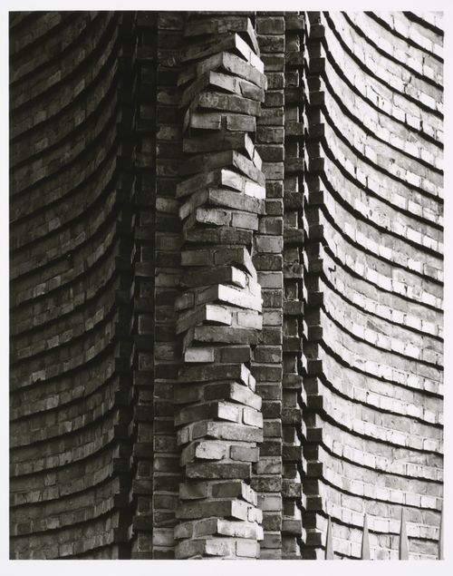 Detail of the brickwork on a corner of Zigarettenfabrik Reemtsma [Reemtsma Cigarette Factory], Wandsbek, Hamburg, Germany