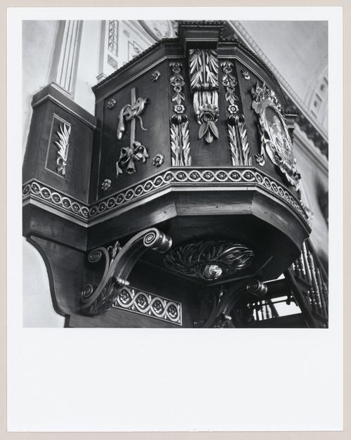 Chaire en encorbellement, église de Saint-André-de-Kamouraska, Québec