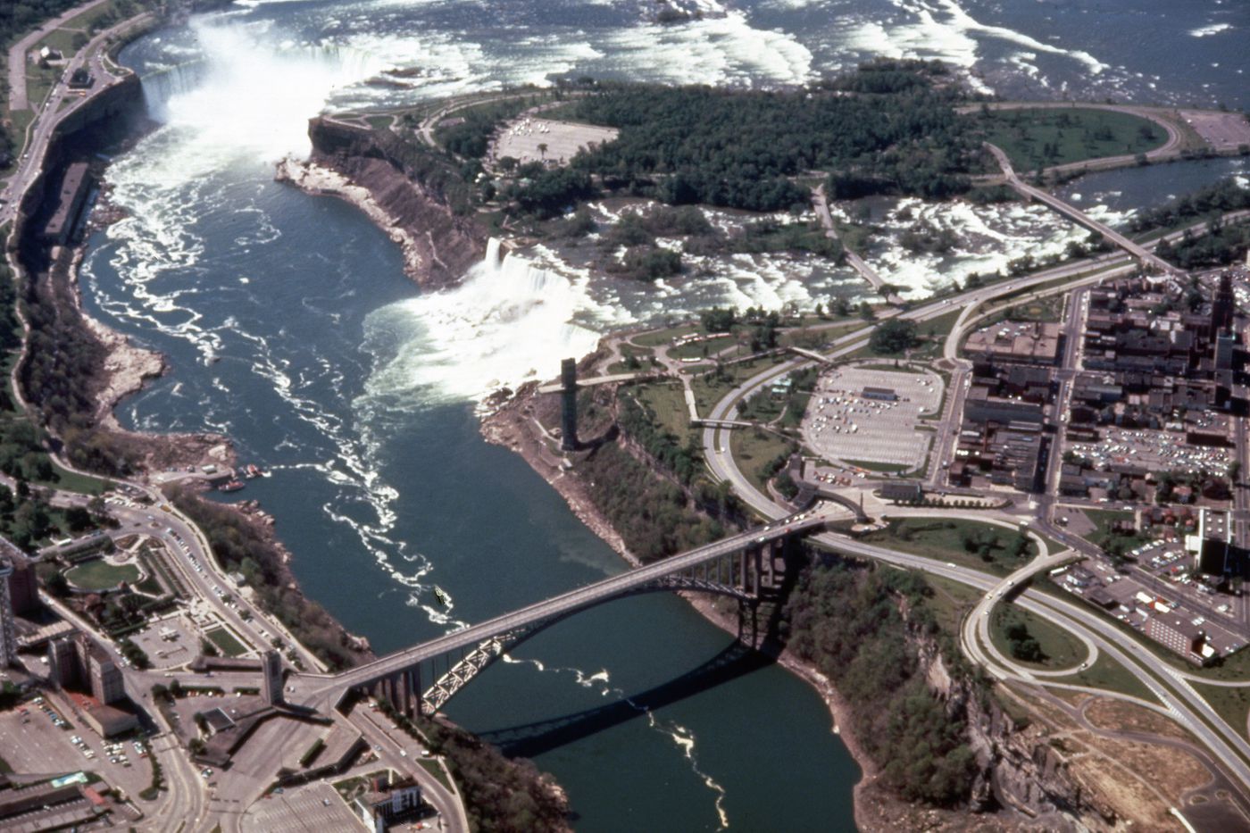 Slide of Niagara Falls for research, Olmsted: L'origine del parco urbano e del parco naturale contemporaneo, Ontario, Canada