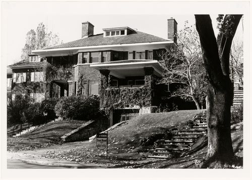 View of the principal façade of a house, 3303 Cedar Avenue, Westmount, Québec