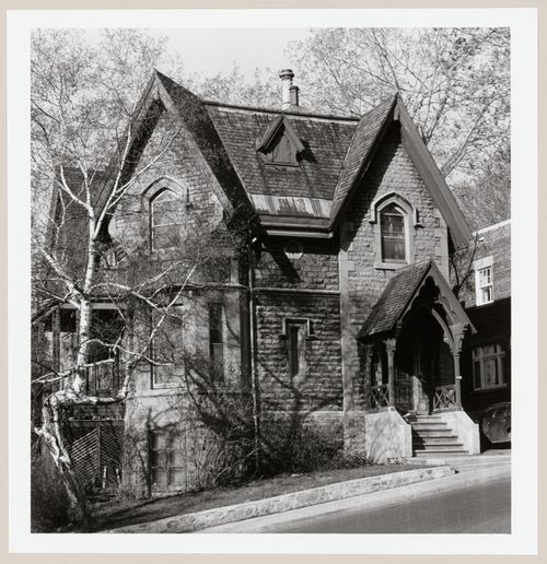 View of the principal façade of a house, 490 Mountain Avenue, Westmount, Québec