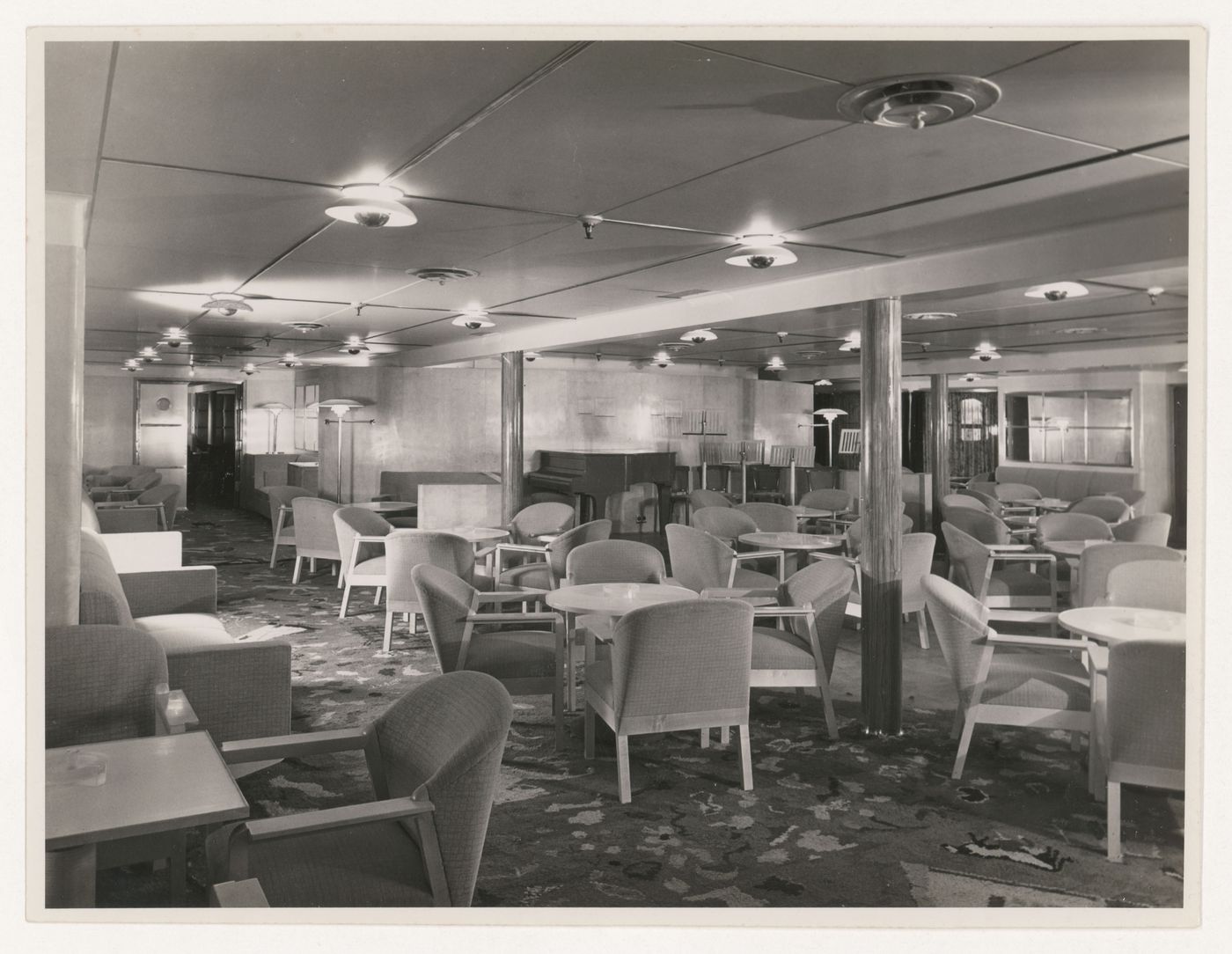 Interior view of the tourist-class lounge of the S.s. Nieuw Amsterdam