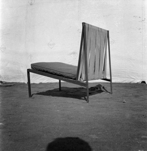 Vue d'une chaise dessinée par Luc Durand entre 1959 et 1961