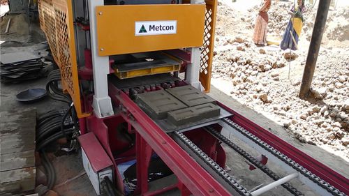 Ahmedabad House : video of brick making machine