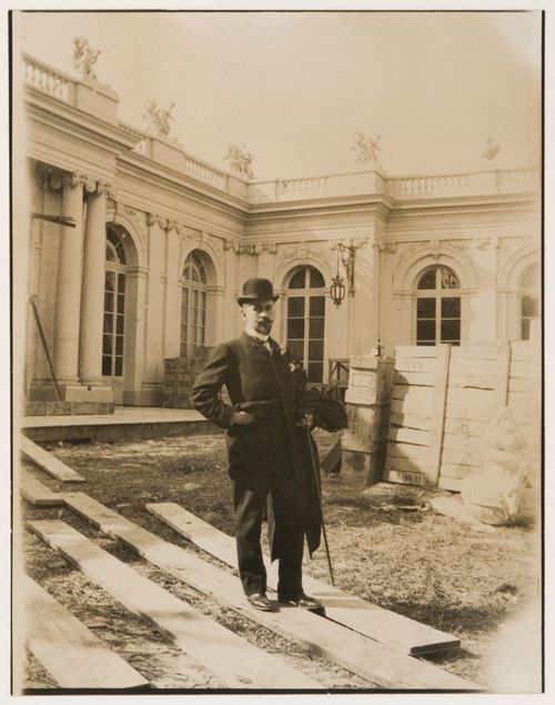 Portrait of an unidentified man and a partial view of the French government building, Louisiana Purchase Exposition: Exposition de Saint-Louis