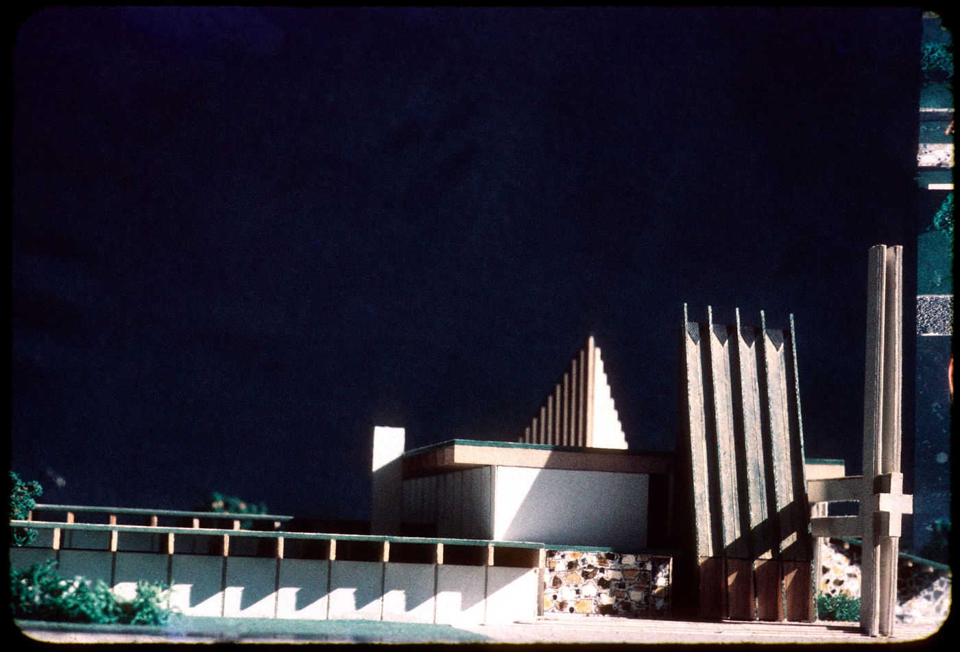 Vue d'une maquette pour église et presbytère pour la paroisse Saint-Maurice, Laval, Québec