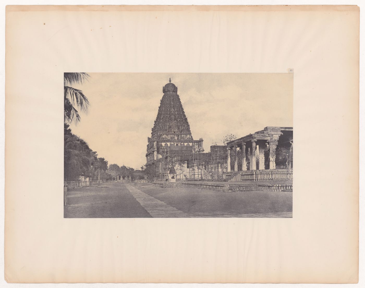 Tanjore.  Great pagoda, bimanum and great bull.