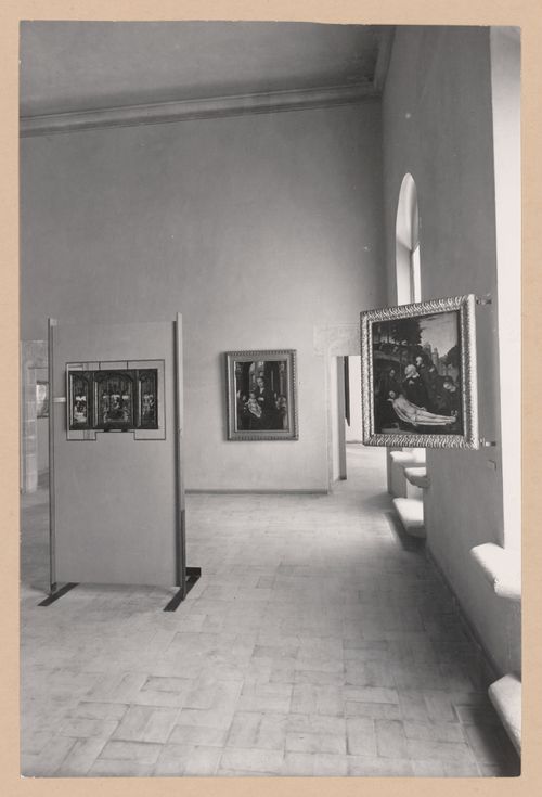 Interior view of the Sale die Fiamminghi showing paintings, Palazzo Abatellis, Galleria regionale della Sicilia, Palermo, Italy