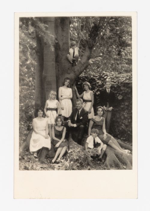 Photograph of Amancio Wiliams, Delfina Gálvez de Williams and their children