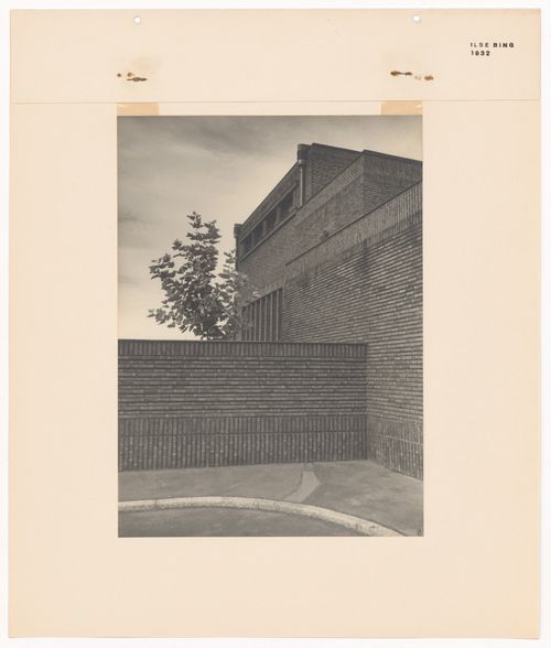 View of a brick building and a wall in the New Jewish Cemetery [Neuer Jüdischer Friedhof], Frankfurt am Main, Germany
