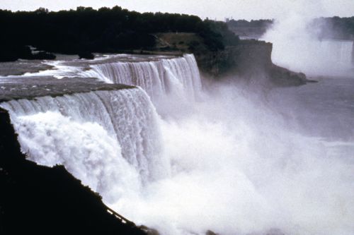 Slide of Niagara Falls for Olmsted: L'origine del parco urbano e del parco naturale contemporaneo