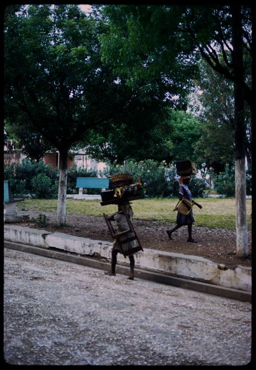 Load carriers, Haiti