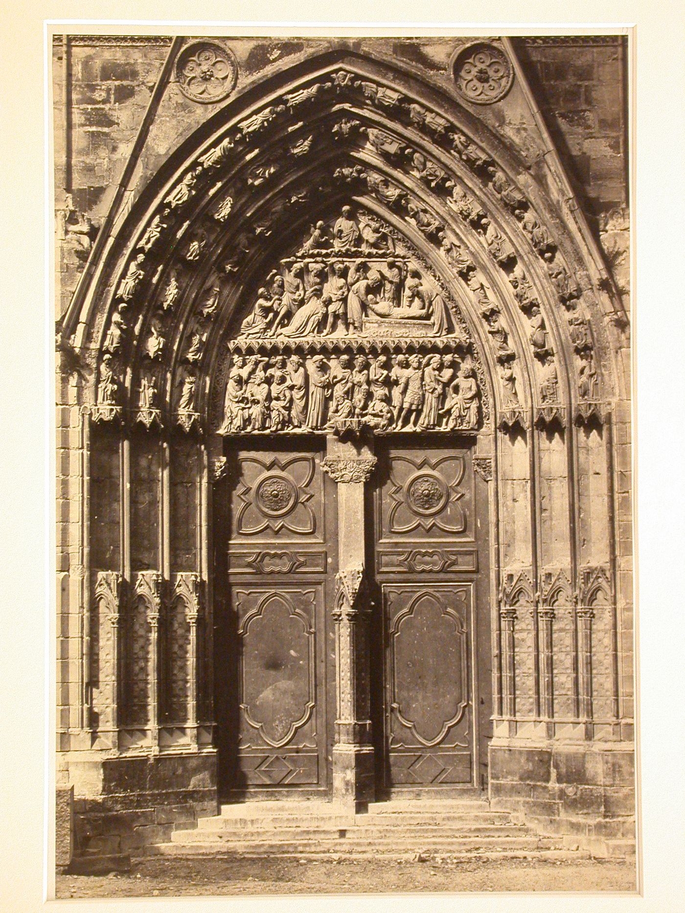 Detail d'une porte du transept meridianal