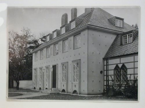 View of the principal façade of Sonja Knips House showing part of the wing, Nusswaldgasse 22, Vienna, Austria