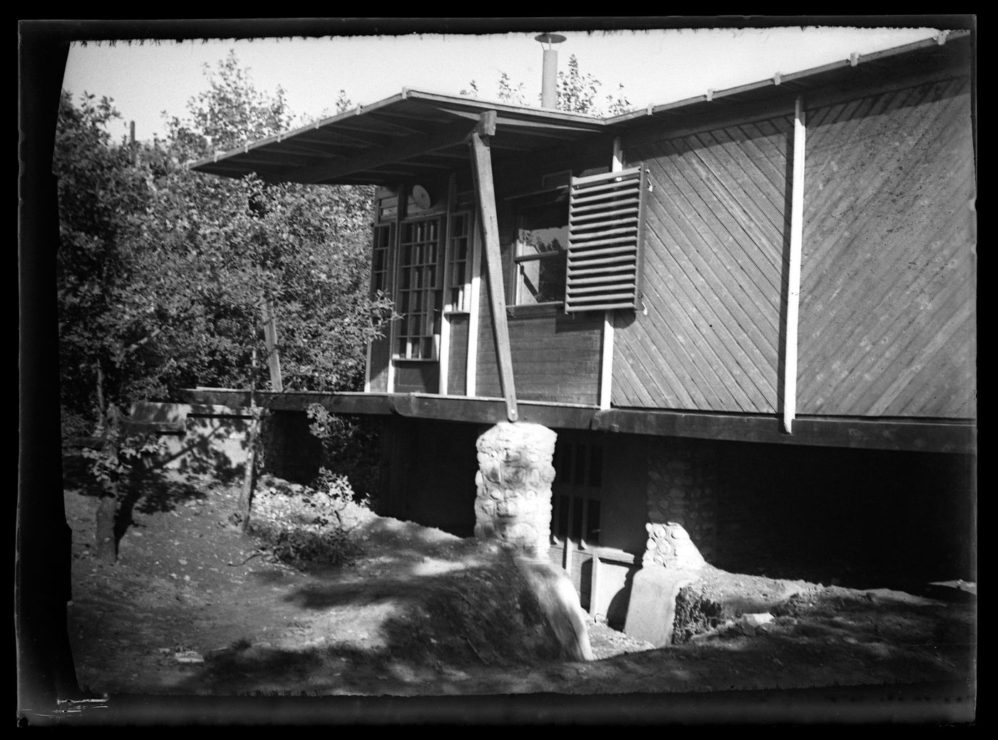 Construction of the Maisons Bureau Central de Constructions designed by Pierre Jeanneret in Saint-Auban, France