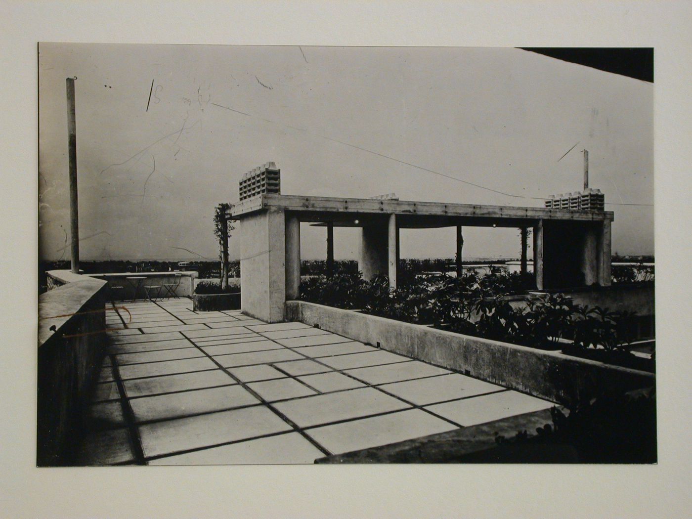 Maison de rapport à Bagneux. Jardin sur le toit. André Lurçat