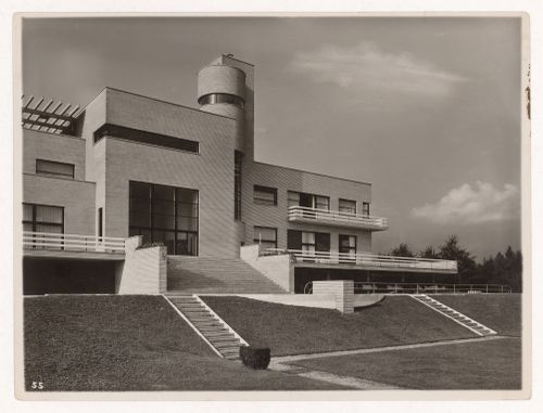 Exterior view of Villa Cavrois, Croix, France
